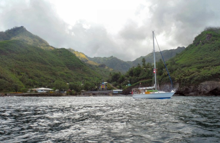 2015 04 12 1000 Ua Pou Hakamaii bay