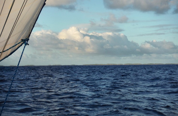 2015 04 16 0700 Landfall Tuamotus