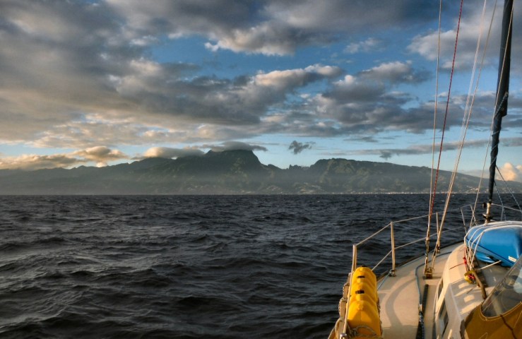 2015 04 30 0700 Tahiti approach